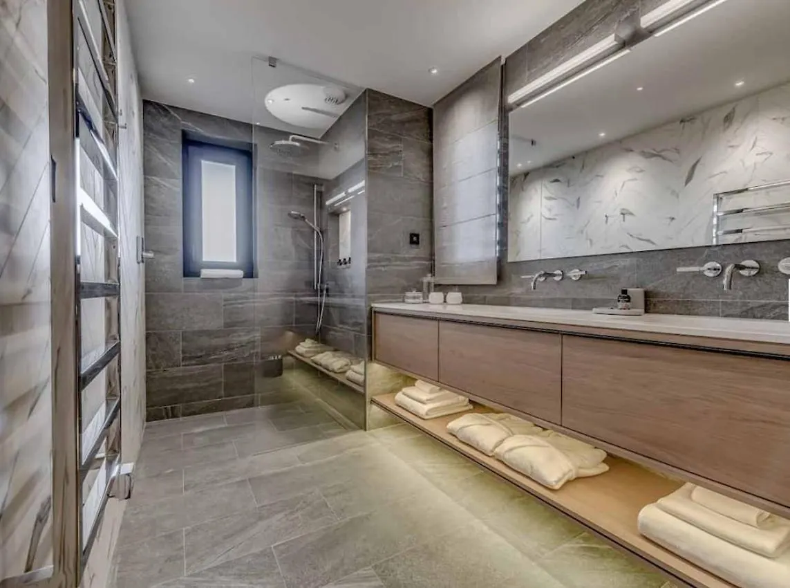 7Br Ski-In Ski-Out Chalet In Courchevel Villa