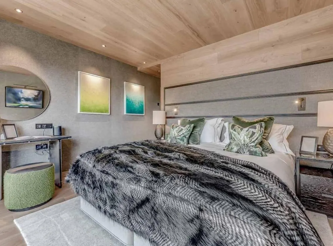 7Br Ski-In Ski-Out Chalet In Courchevel Villa