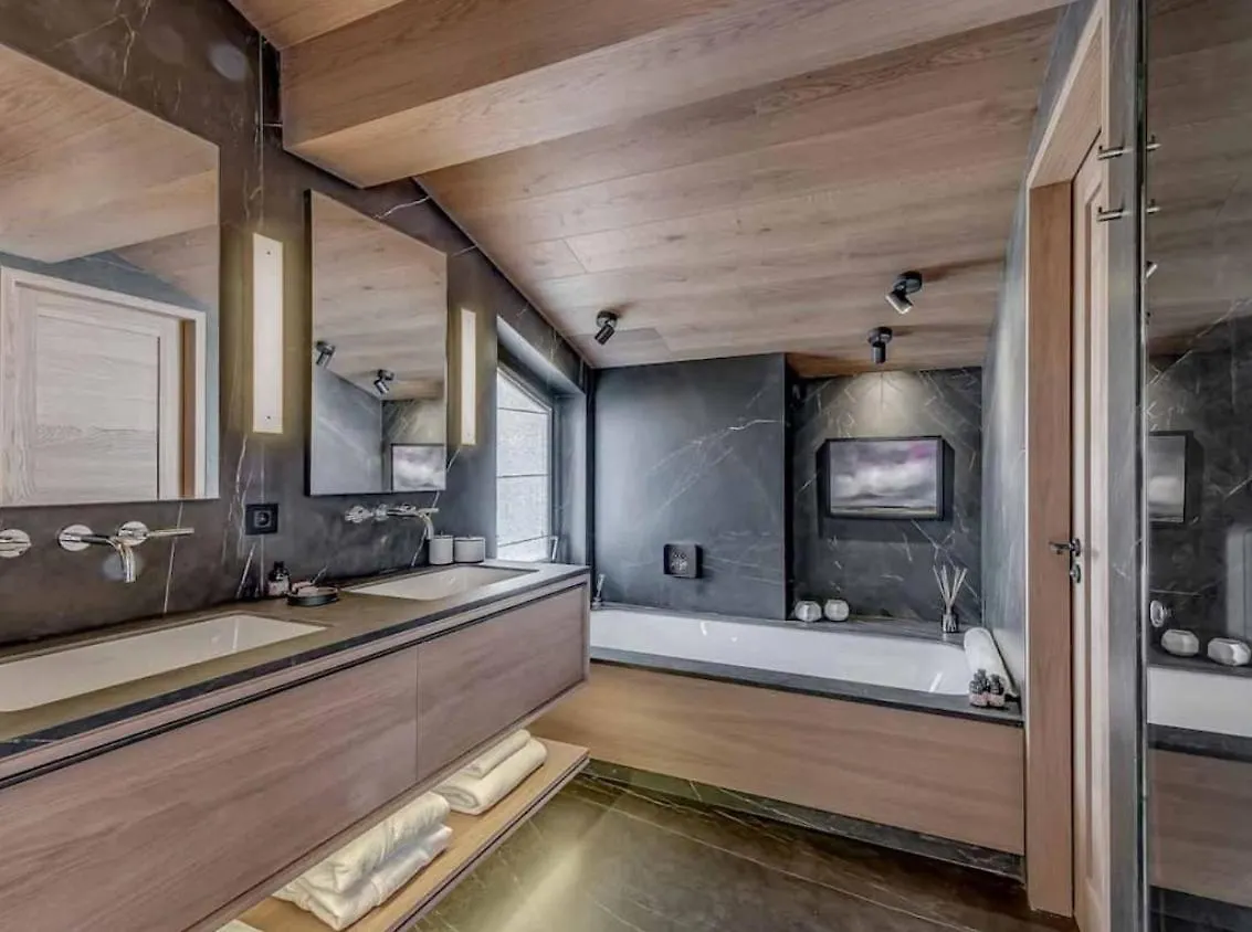 7Br Ski-In Ski-Out Chalet In Courchevel Villa